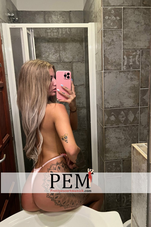 Sienna nice Female,5'3 or under(160cm),Bisexual,71-75kg,Italian